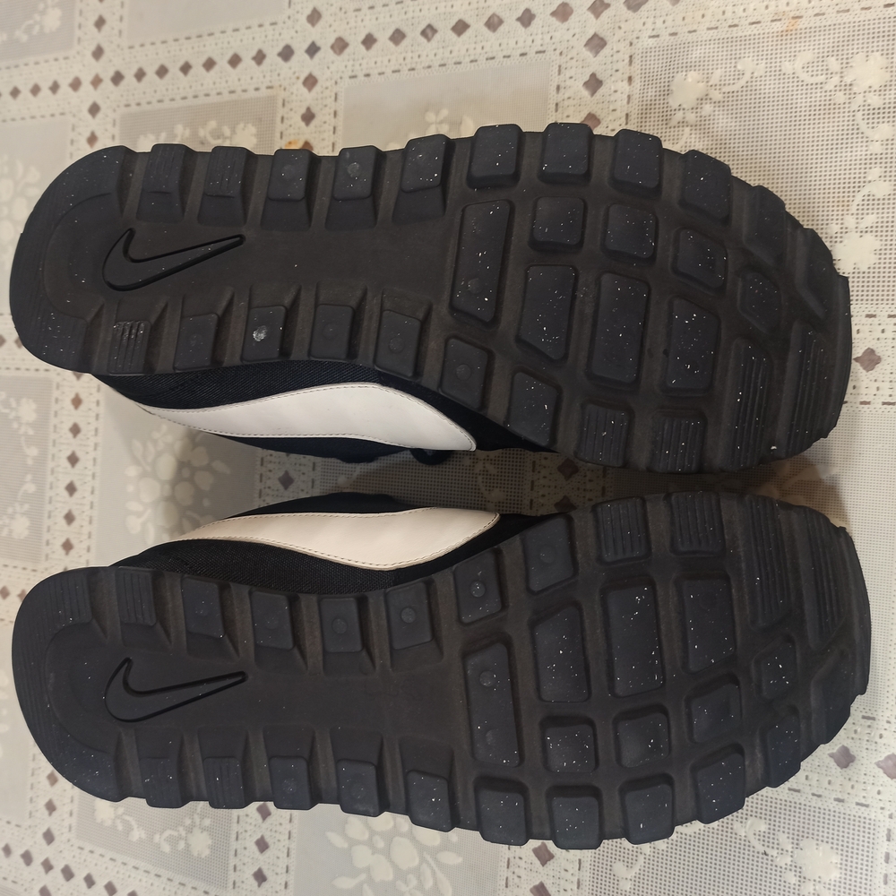 Nike Pre-Love O.X.  Black Suede White Swoosh Size 9 - Picture 9 of 12